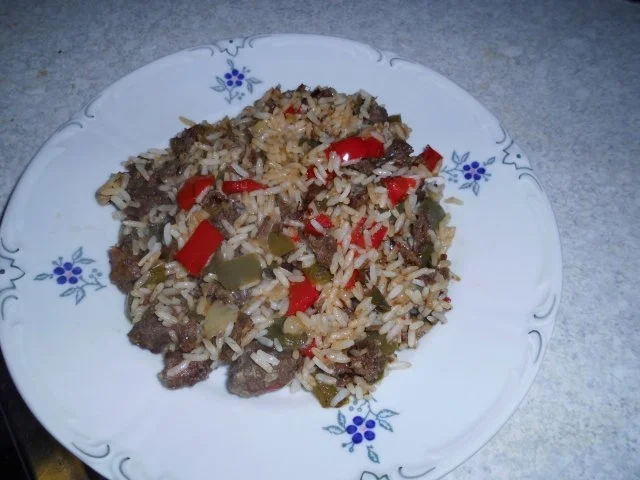 Rezept: Senats-Rindfleisch mit Paprika und Zwiebeln Senats-Rindfleisch mit Paprika und Zwiebeln - Rezept