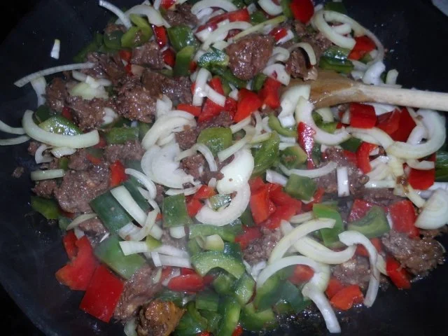 Rezept: Senats-Rindfleisch mit Paprika und Zwiebeln Bild Nr. 6 Senats-Rindfleisch mit Paprika und Zwiebeln - Rezept - Bild Nr. 6