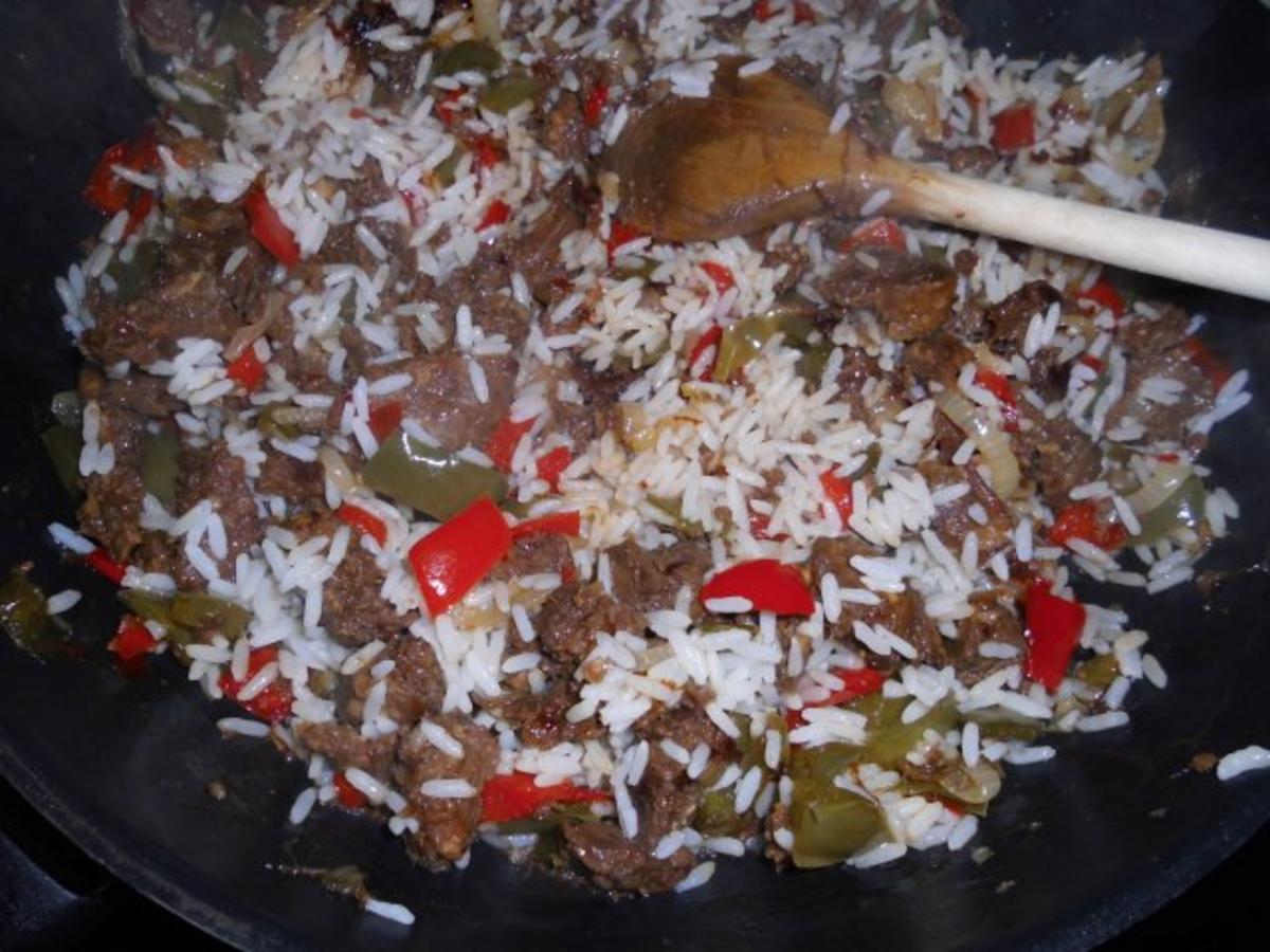 Senats-Rindfleisch mit Paprika und Zwiebeln - Rezept - kochbar.de