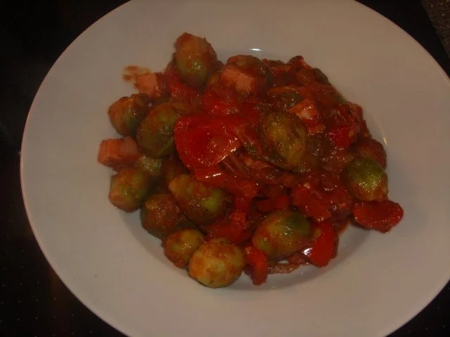 Rezept: Rosenkohl-Paprika-Leberkäspfanne Rosenkohl-Paprika-Leberkäspfanne - Rezept