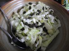 Salat : Eisbergsalat mit Kürbiskernen - Rezept