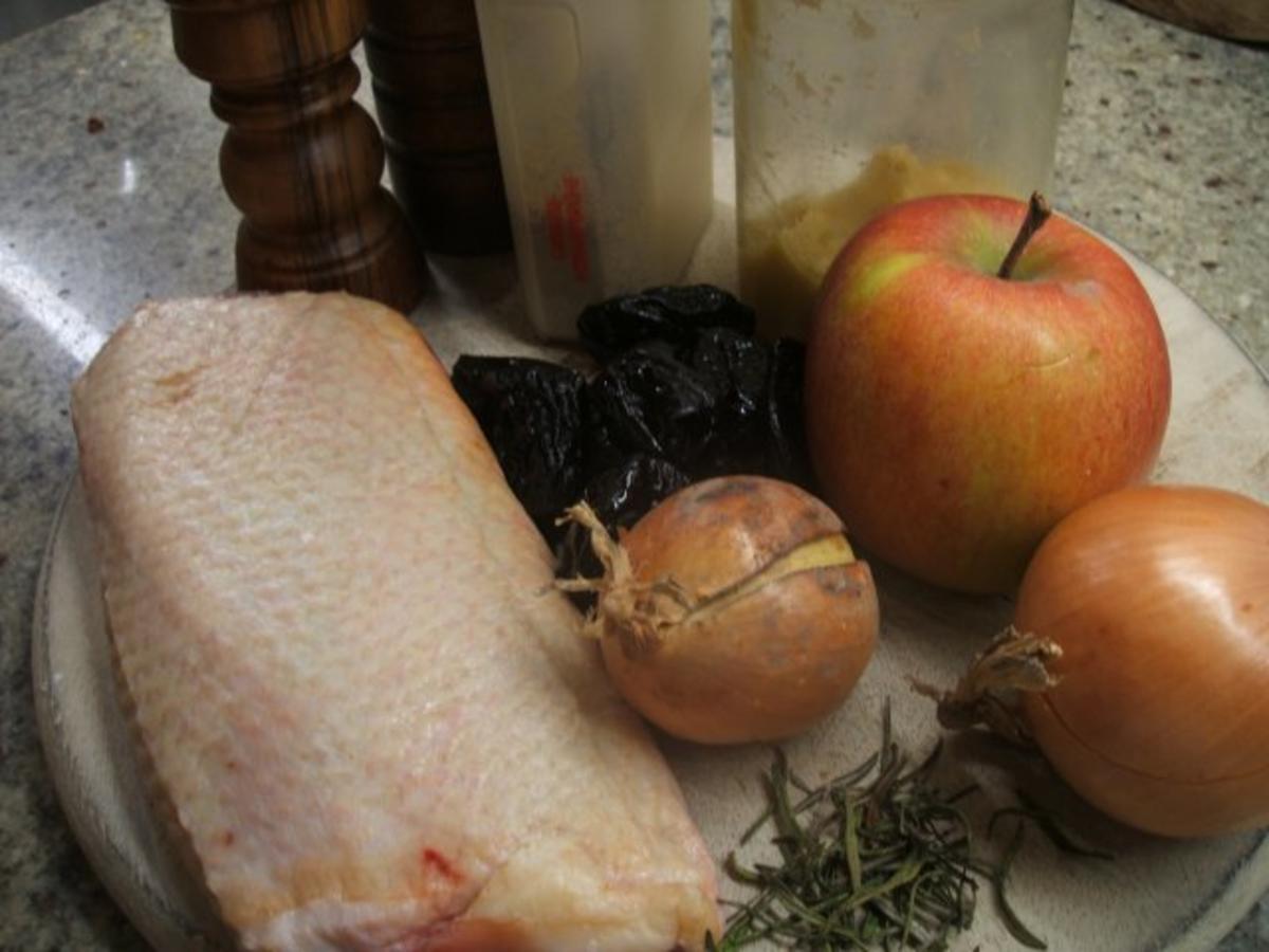 Geflügel: Barbarie-Entenbrust auf Apfel-Pflaumen-Zwiebel-Gemüse - Rezept - Bild Nr. 2