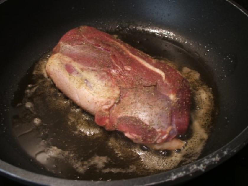 Geflügel: Barbarie Entenbrust auf Apfel Pflaumen Zwiebel Gemüse ...