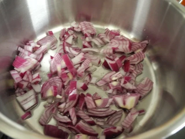 Vegan : Kürbis - Suppe mit Kokos-Brotwürfelchen und Kürbiskernen - Rezept - Bild Nr. 6