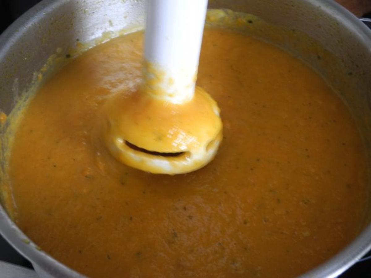 Vegan : Kürbis - Suppe mit Kokos-Brotwürfelchen und Kürbiskernen - Rezept - Bild Nr. 13
