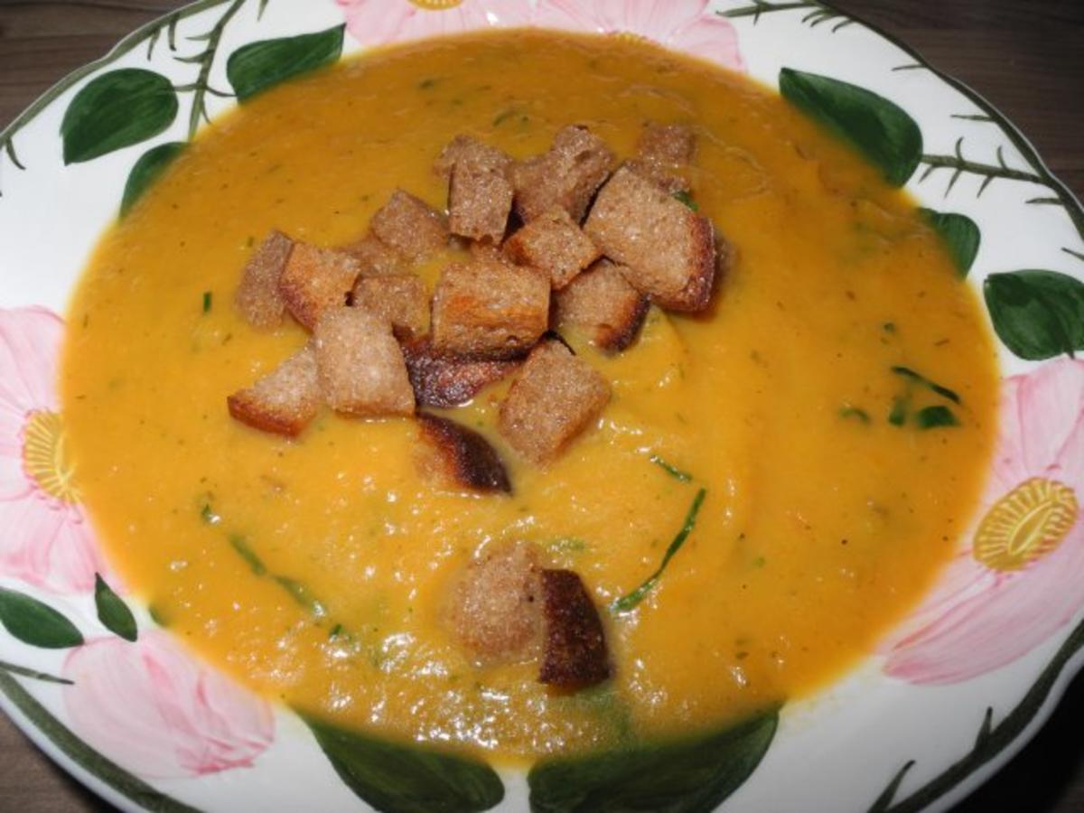 Vegan : Kürbis - Suppe mit Kokos-Brotwürfelchen und Kürbiskernen - Rezept - Bild Nr. 18