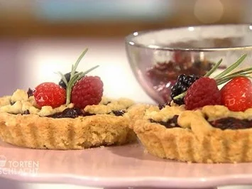 Beeren-Rosmarin-Tartelettes (Stefanie Noe) - Rezept