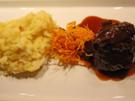 Ochsenbäckchen mit getrüffeltem Kartoffel-Sellerie-Stampf und Karottenstroh - Rezept
