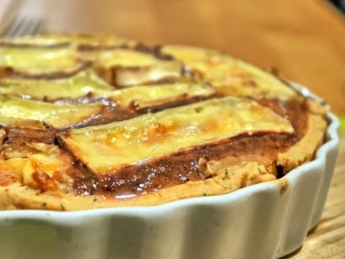 Rezept: Tarte mit Rotwein-Balsamico-Zwiebeln Tarte mit Rotwein-Balsamico-Zwiebeln - Rezept