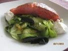 Lachs im Zucchinibett  mit einem Sahne-Meerrettich -Dip - Rezept