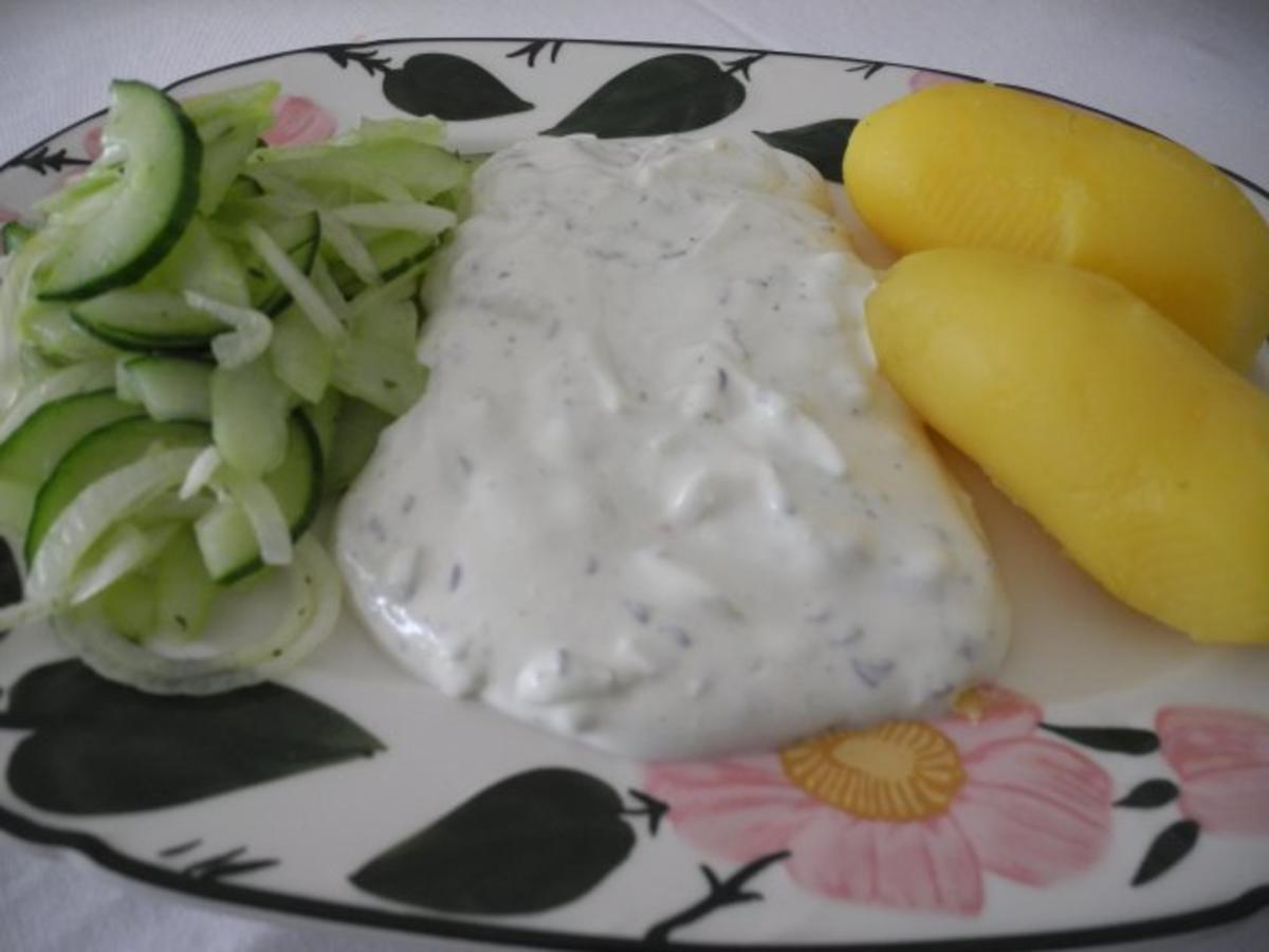 Vegetarisch : Pellkartoffeln - Zwiebelquark - Gurkensalat - Rezept - Bild Nr. 2