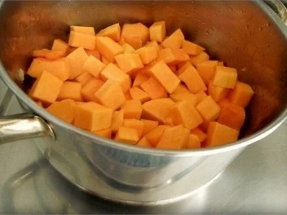 Rezept: Butternut - Kürbis Cremesuppe Bild Nr. 6 Butternut - Kürbis Cremesuppe - Rezept - Bild Nr. 6