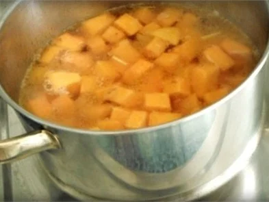 Rezept: Butternut - Kürbis Cremesuppe Bild Nr. 7 Butternut - Kürbis Cremesuppe - Rezept - Bild Nr. 7