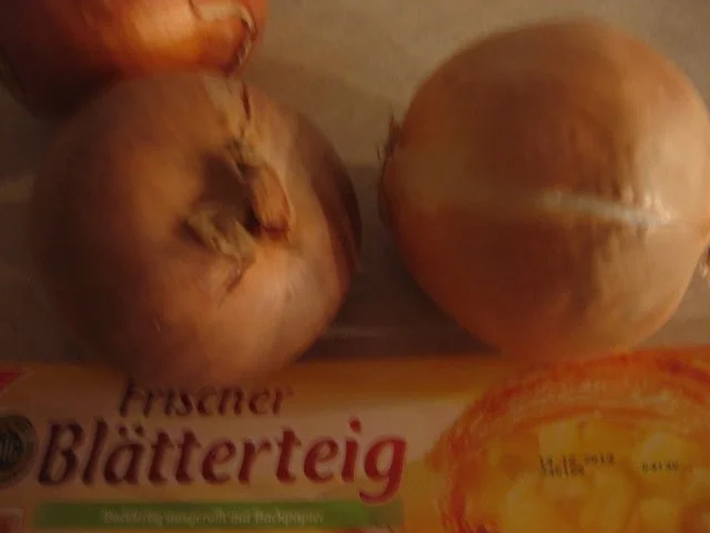 Rezept: Zwiebelkuchen auf Blätterteig Bild Nr. 3 Zwiebelkuchen auf Blätterteig - Rezept - Bild Nr. 3