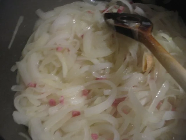 Rezept: Zwiebelkuchen auf Blätterteig Bild Nr. 5 Zwiebelkuchen auf Blätterteig - Rezept - Bild Nr. 5