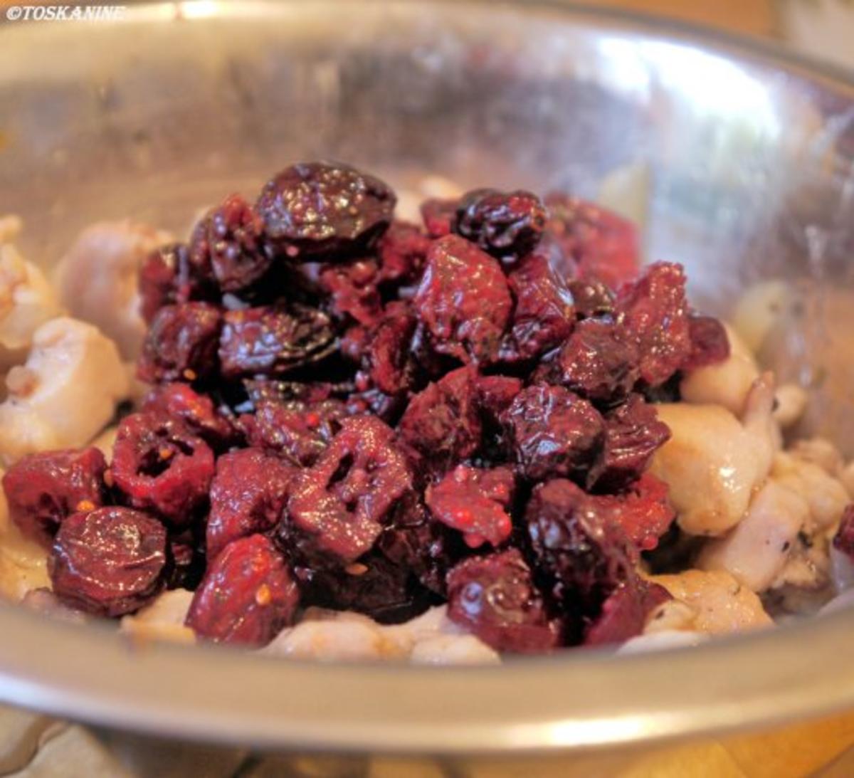 Ravioli mit Hühnchen-Cranberry-Füllung, dazu Cranberry-Sauce - Rezept - Bild Nr. 16