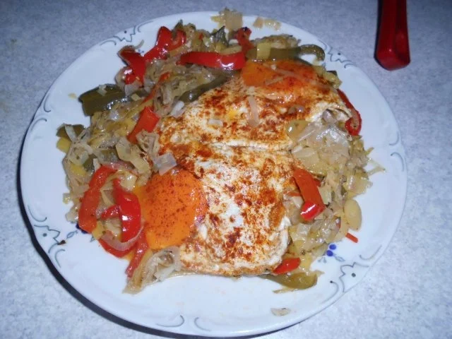 Vegetarisch: Pfannengerührtes Gemüse mit Spiegelei - Rezept