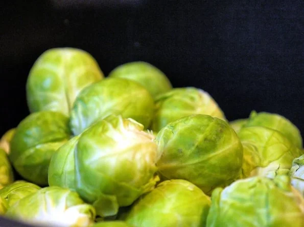 Parmesan-Rosenkohl mit würzigen Hähnchennuggets - Rezept - Bild Nr. 3