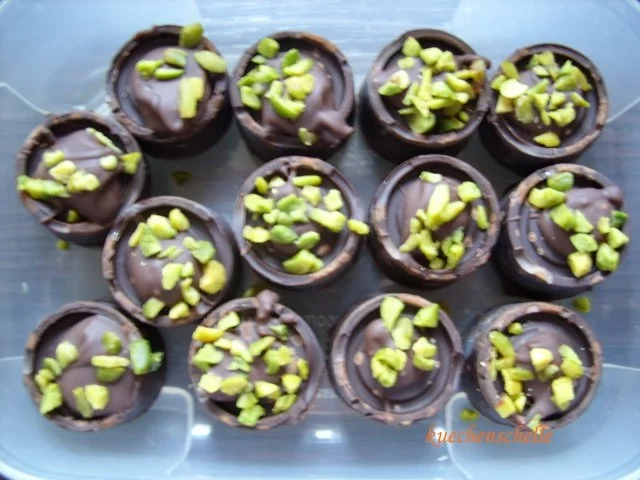 Pralinen: Nougat-Pistazien-Praline - Rezept