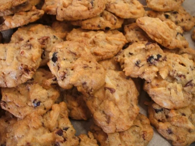 Rezept: Plätzchen: Weiße Mandelhäufchen mit Cranberries Plätzchen: Weiße Mandelhäufchen mit Cranberries - Rezept