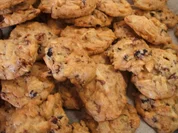 Plätzchen: Weiße Mandelhäufchen mit Cranberries - Rezept