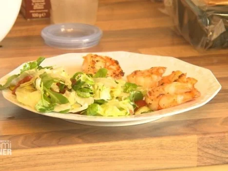 Riesengarnelen in Knoblauch mit Blattspinat (Patrick Hufen) - Rezept