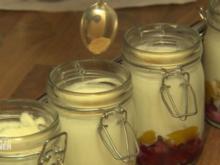 Gefrorene Himbeeren und Pfirsiche mit Sahne (Patrick Hufen) - Rezept