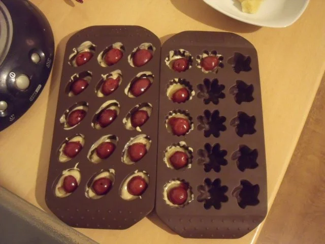 Rezept: Marzipan Kirsch Pralinen Bild Nr. 2 Marzipan Kirsch Pralinen - Rezept - Bild Nr. 2