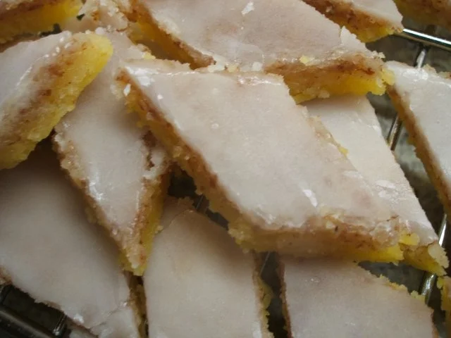 Rezept: Plätzchen: Ernas Zitronenschnitten Plätzchen: Ernas Zitronenschnitten - Rezept