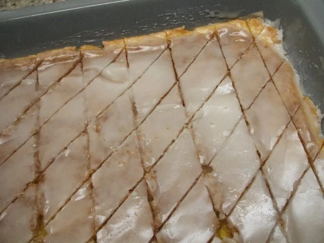 Rezept: Plätzchen: Ernas Zitronenschnitten Bild Nr. 10 Plätzchen: Ernas Zitronenschnitten - Rezept - Bild Nr. 10