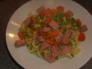 Butternudeln mit Gemüse und Frühstücksfleisch - Rezept