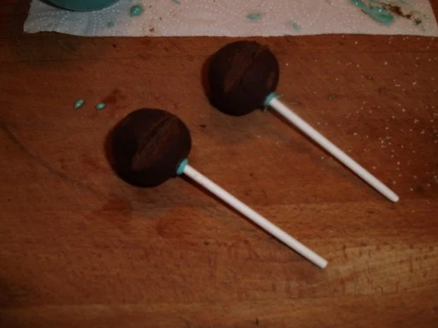 Cake Pops - Krümelmonster - mit schokoladiger  - dunkler - Füllung - Rezept - Bild Nr. 2