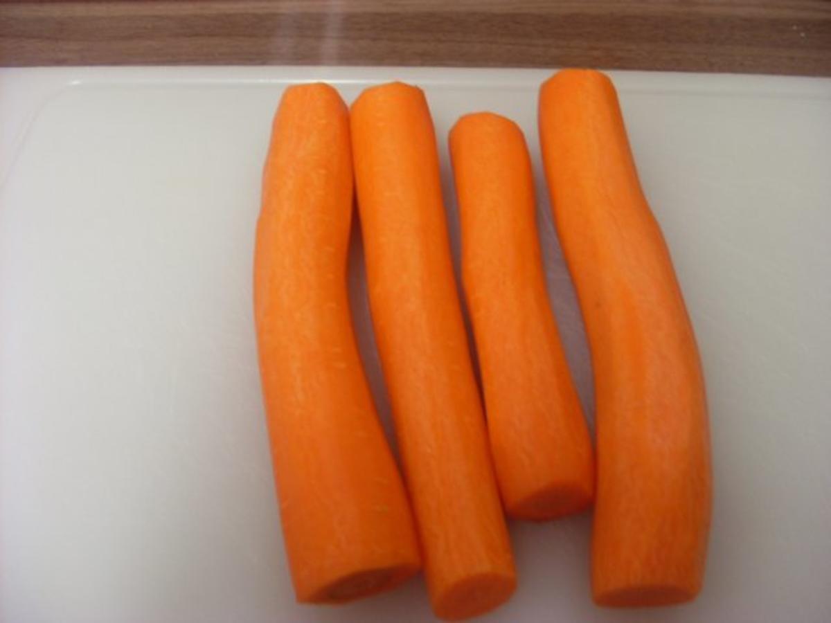 Karotten-Rahm-Gemüse mit Geflügel-Fleischwurst und Kartoffelterrine ...