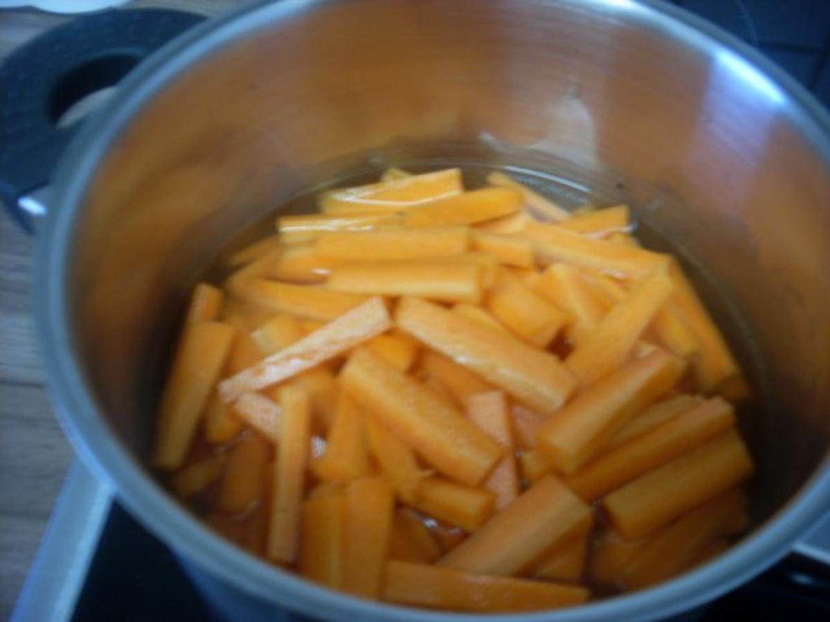 Karotten-Rahm-Gemüse mit Geflügel-Fleischwurst und Kartoffelterrine - Rezept - Bild Nr. 4