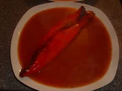 Rezept: Gefüllte Spitzpaprika mit Käsewürstchen und Tomatensoße Gefüllte Spitzpaprika mit Käsewürstchen und Tomatensoße - Rezept