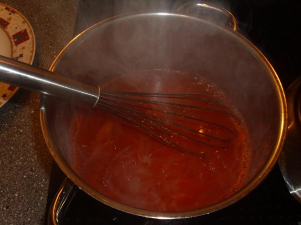 Gefüllte Spitzpaprika mit Käsewürstchen und Tomatensoße - Rezept - Bild Nr. 6