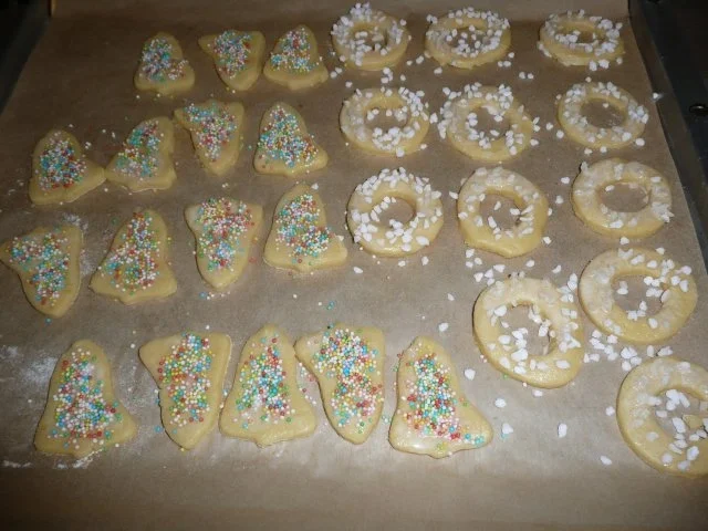 Rezept: Weihnachtsgebäck : Hausfreunde oder Holunderringe. Ca. 30 Stück Bild Nr. 2 Weihnachtsgebäck : Hausfreunde oder Holunderringe. Ca. 30 Stück - Rezept - Bild Nr. 2