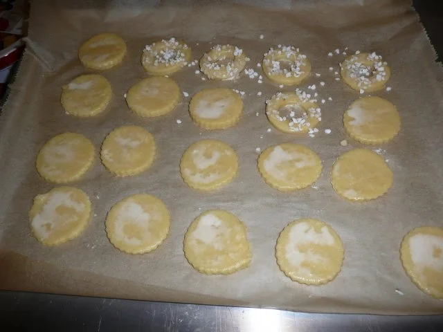 Rezept: Weihnachtsgebäck : Hausfreunde oder Holunderringe. Ca. 30 Stück Bild Nr. 3 Weihnachtsgebäck : Hausfreunde oder Holunderringe. Ca. 30 Stück - Rezept - Bild Nr. 3