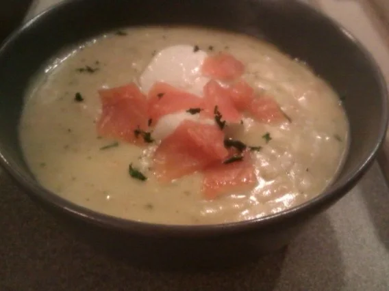 Rezept: Kartoffelcremesuppe mit Räucherlachs Bild Nr. 2 Kartoffelcremesuppe mit Räucherlachs - Rezept - Bild Nr. 2