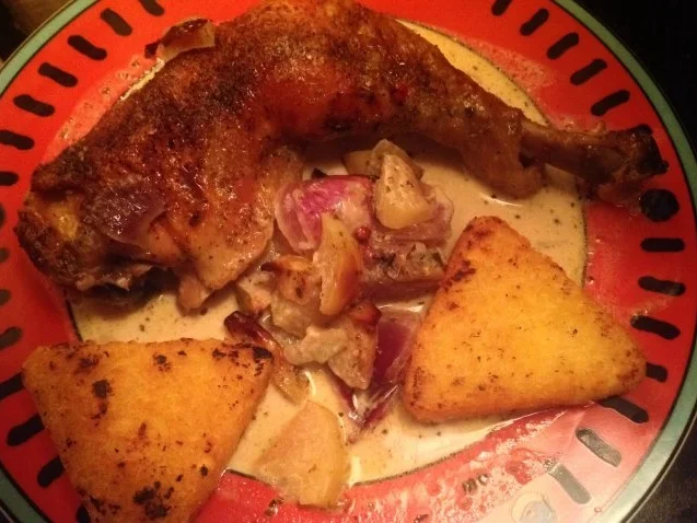 Hähnchenkeulen mit Äpfeln und Cidre aus dem Ofen - Rezept