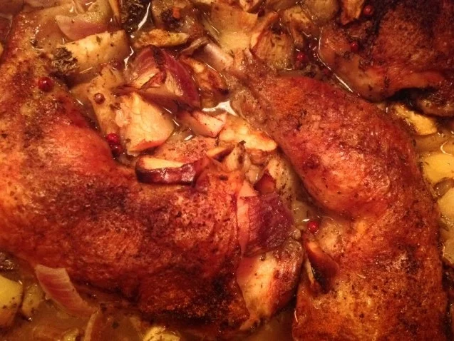 Hähnchenkeulen mit Äpfeln und Cidre aus dem Ofen - Rezept - Bild Nr. 3