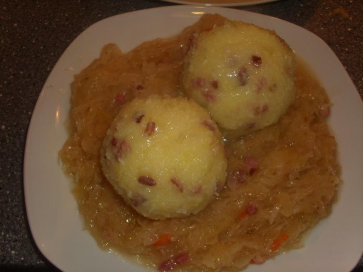 Bilder für Schmorsauerkraut mit Schinken-Knödel - Rezept