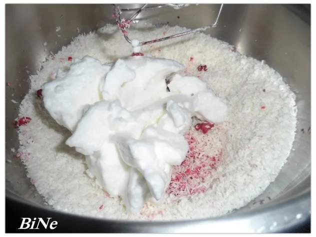 Rezept: BiNe` S KOKOSMAKRONENBÆUME MIT HIMBEEREN Bild Nr. 4 BiNe` S KOKOSMAKRONENBÆUME MIT HIMBEEREN - Rezept - Bild Nr. 4