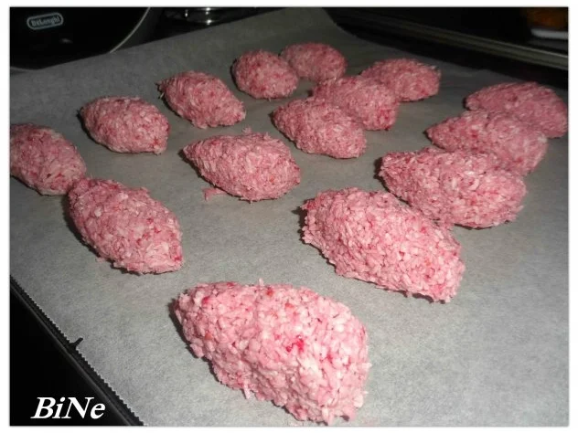 Rezept: BiNe` S KOKOSMAKRONENBÆUME MIT HIMBEEREN Bild Nr. 6 BiNe` S KOKOSMAKRONENBÆUME MIT HIMBEEREN - Rezept - Bild Nr. 6