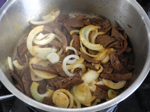 Rezept: Vegan : Paprika - Soja - Gulasch mit Viererlei Gemüsestampf Bild Nr. 6 Vegan : Paprika - Soja - Gulasch mit Viererlei Gemüsestampf - Rezept - Bild Nr. 6