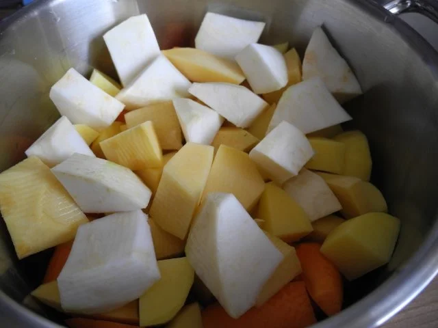 Rezept: Vegan : Paprika - Soja - Gulasch mit Viererlei Gemüsestampf Bild Nr. 11 Vegan : Paprika - Soja - Gulasch mit Viererlei Gemüsestampf - Rezept - Bild Nr. 11