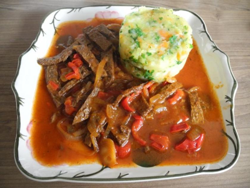 Vegan : Paprika - Soja - Gulasch mit Viererlei Gemüsestampf - Rezept ...