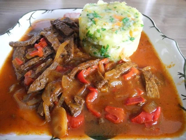 Rezept: Vegan : Paprika - Soja - Gulasch mit Viererlei Gemüsestampf Bild Nr. 15 Vegan : Paprika - Soja - Gulasch mit Viererlei Gemüsestampf - Rezept - Bild Nr. 15