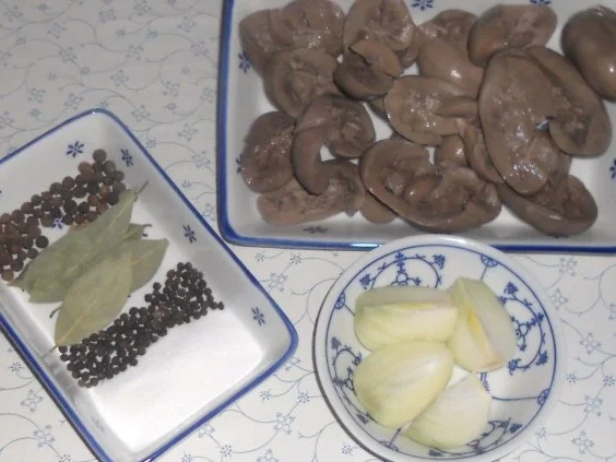 Rezept: Feines Nierenragout à la "Oòrndrasch" .....( Rzpt. um 1980) Bild Nr. 14 Feines Nierenragout à la "Oòrndrasch" .....( Rzpt. um 1980) - Rezept - Bild Nr. 14