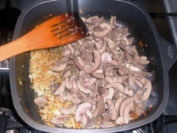 Rezept: Feines Nierenragout à la "Oòrndrasch" .....( Rzpt. um 1980) Bild Nr. 24 Feines Nierenragout à la "Oòrndrasch" .....( Rzpt. um 1980) - Rezept - Bild Nr. 24